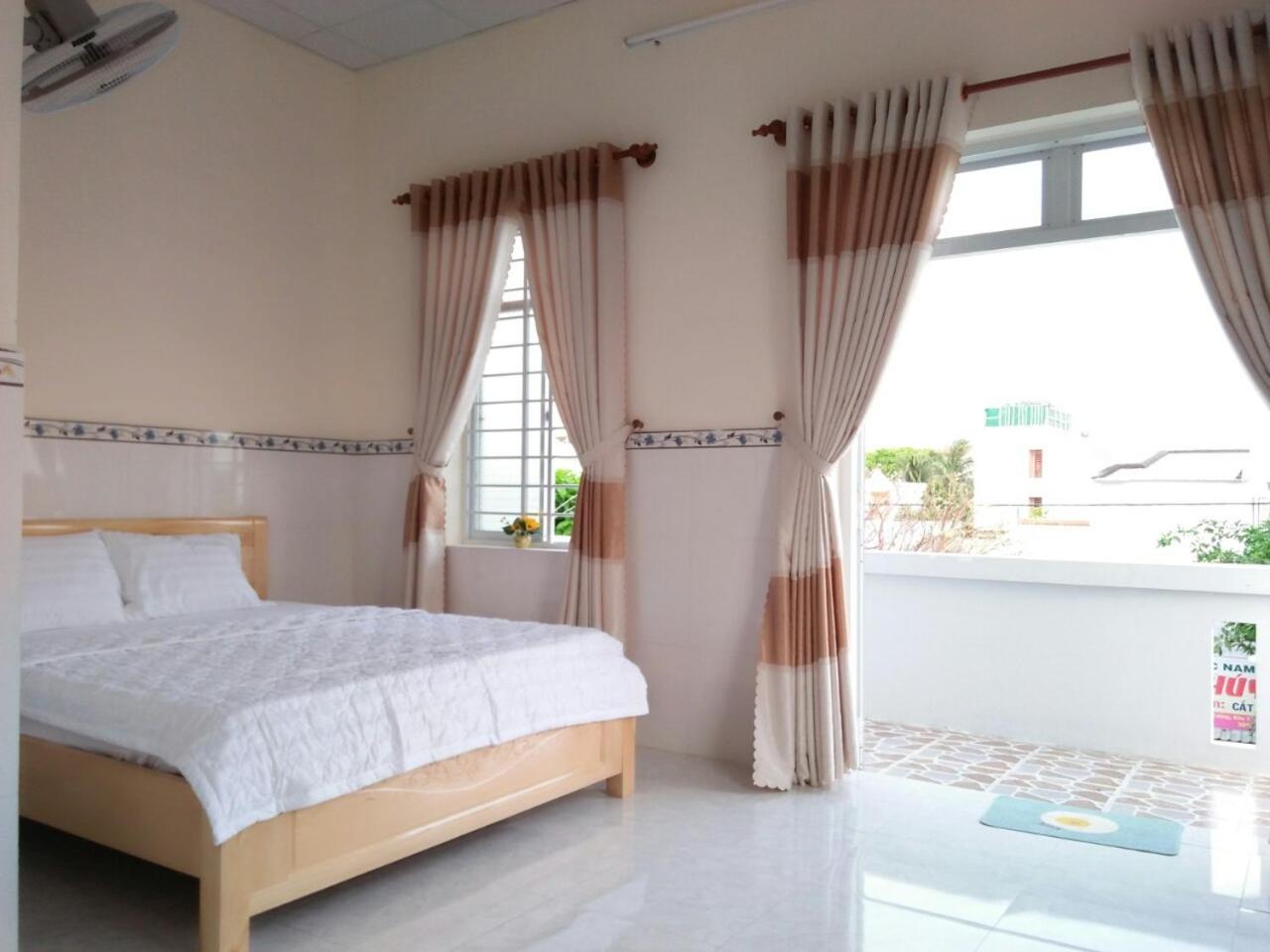 Nhà nghỉ Hạnh Minh Chi Khu Co Ong Exterior foto