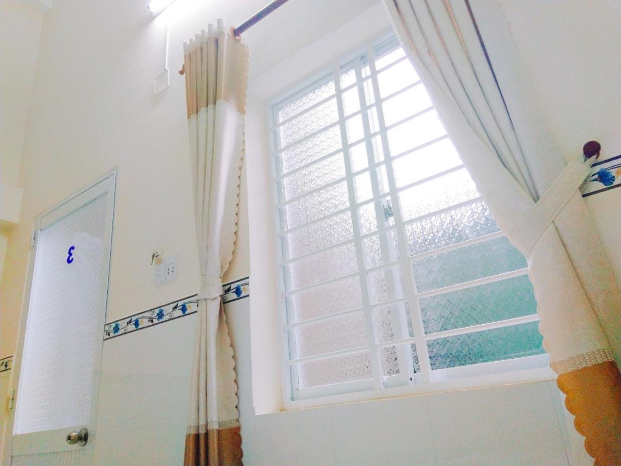 Nhà nghỉ Hạnh Minh Chi Khu Co Ong Exterior foto