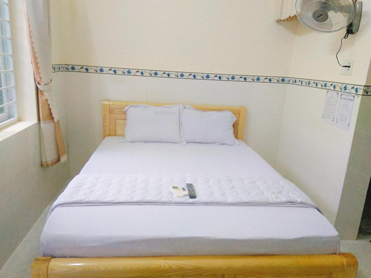 Nhà nghỉ Hạnh Minh Chi Khu Co Ong Exterior foto