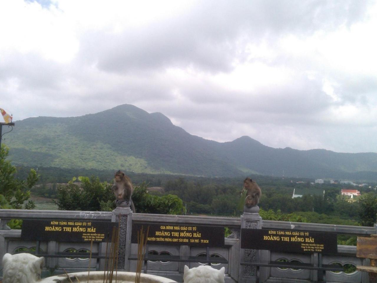 Nhà nghỉ Hạnh Minh Chi Khu Co Ong Exterior foto